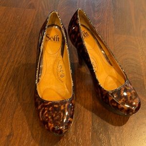 Sofft cinnamon leopard patent platform heels